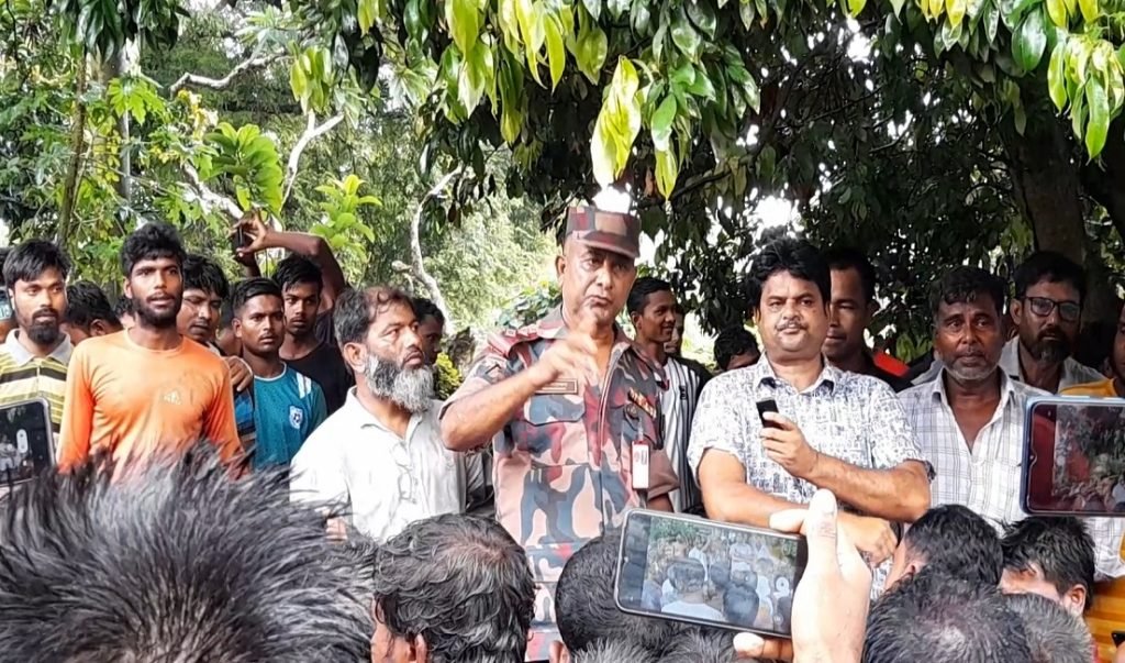 সীমান্ত দিয়ে ভারতে অনুপ্রবেশের চেষ্টা, বিএসএফ'র ফাঁকা গুলি 1 thakurgon 1 1