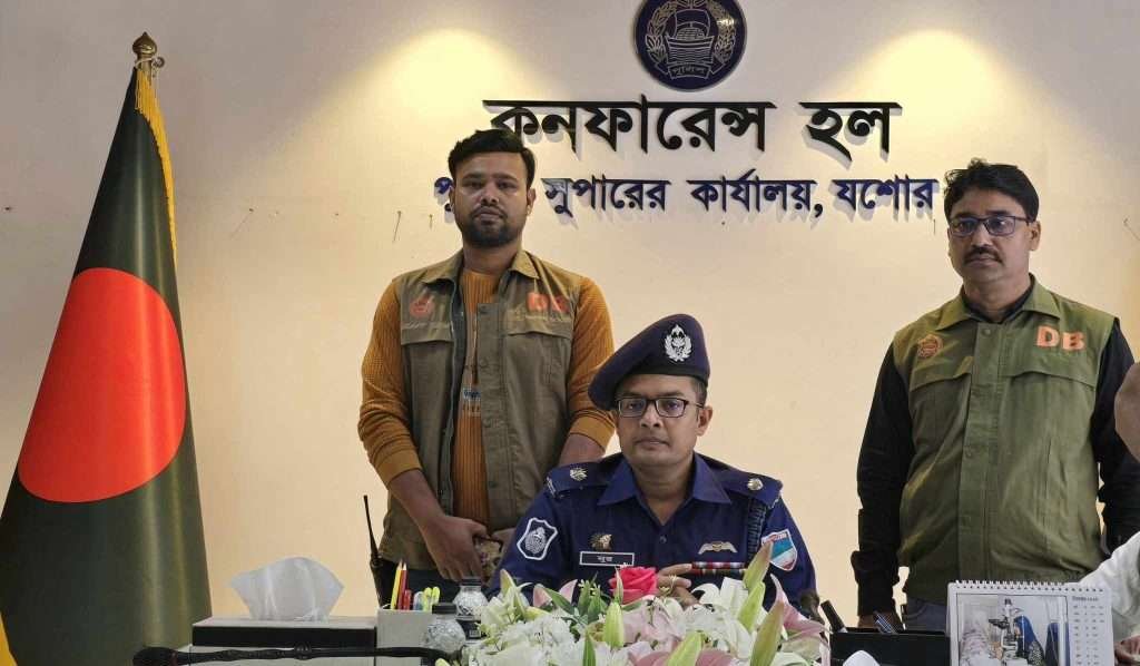 ডাকাতির প্রস্তুতিকালে অস্ত্রসহ চারজন আটক 1 jessor