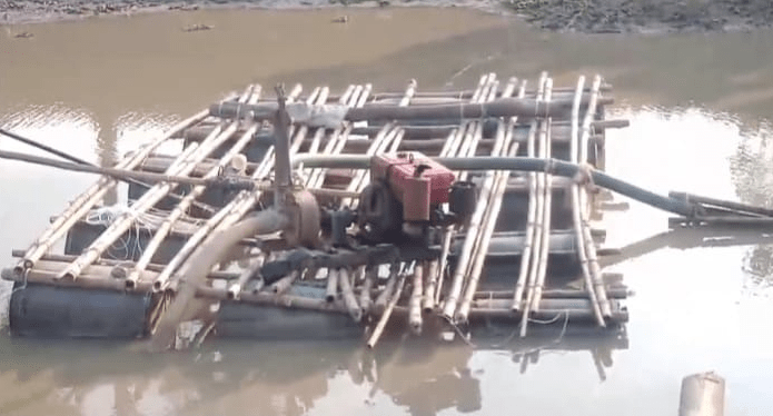 অবৈধভাবে গাংনাই নদীর বালু তুলছেন বিএনপি নেতারা 1 bagura 2
