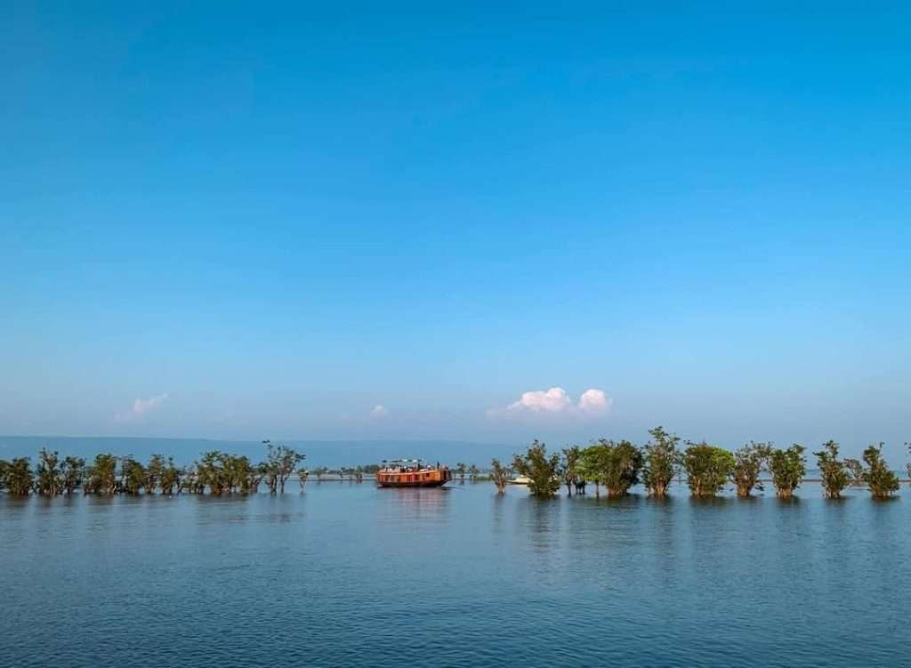 শীতে ঘুরে আসুন টাঙ্গুয়ার হাওর 1 sunamgong 1