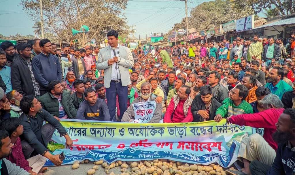 আলু নিয়ে ক্ষোভ বাড়ছে, চার হিমাগার সীলগালা 1 Chitta Pic Dinajpur 23 02 2025 1 1